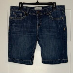 BUNDLE 4/$12💥 
Aeropostale bermuda shorts. Size 13/14